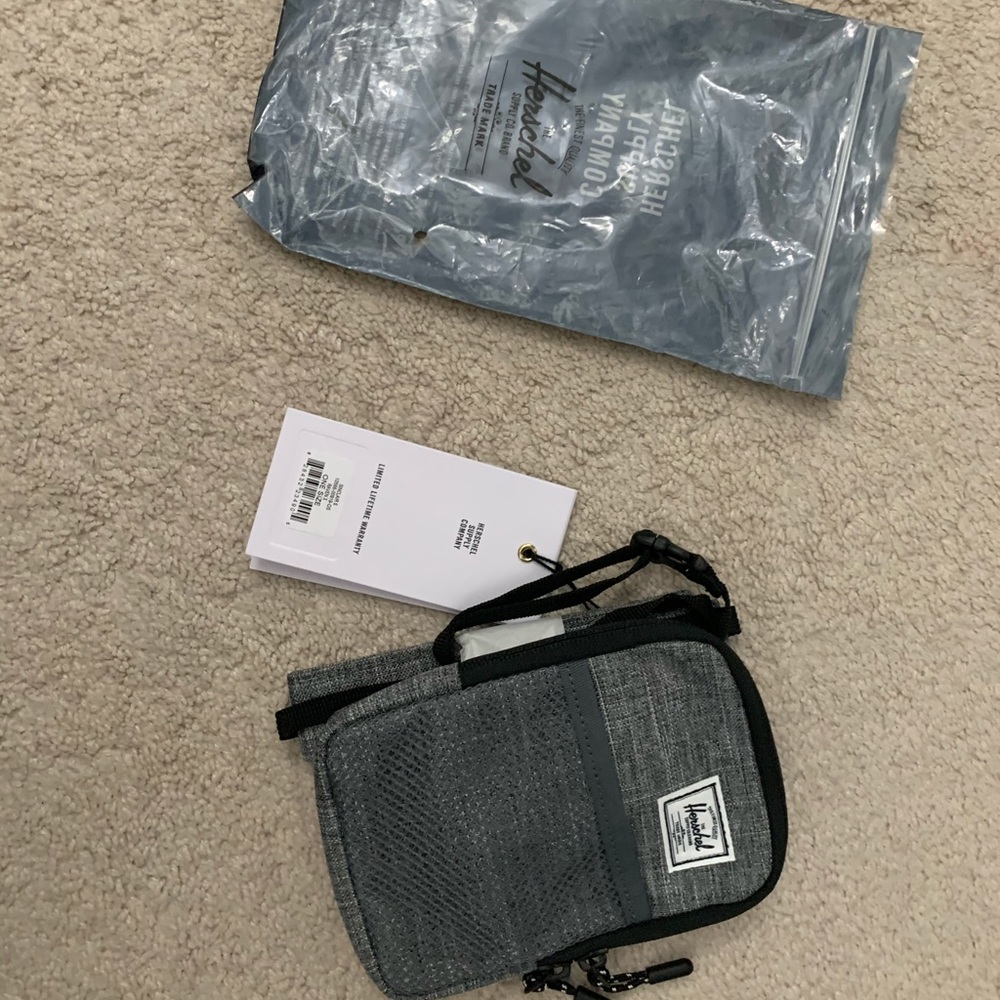 Hershel compact essentials bag